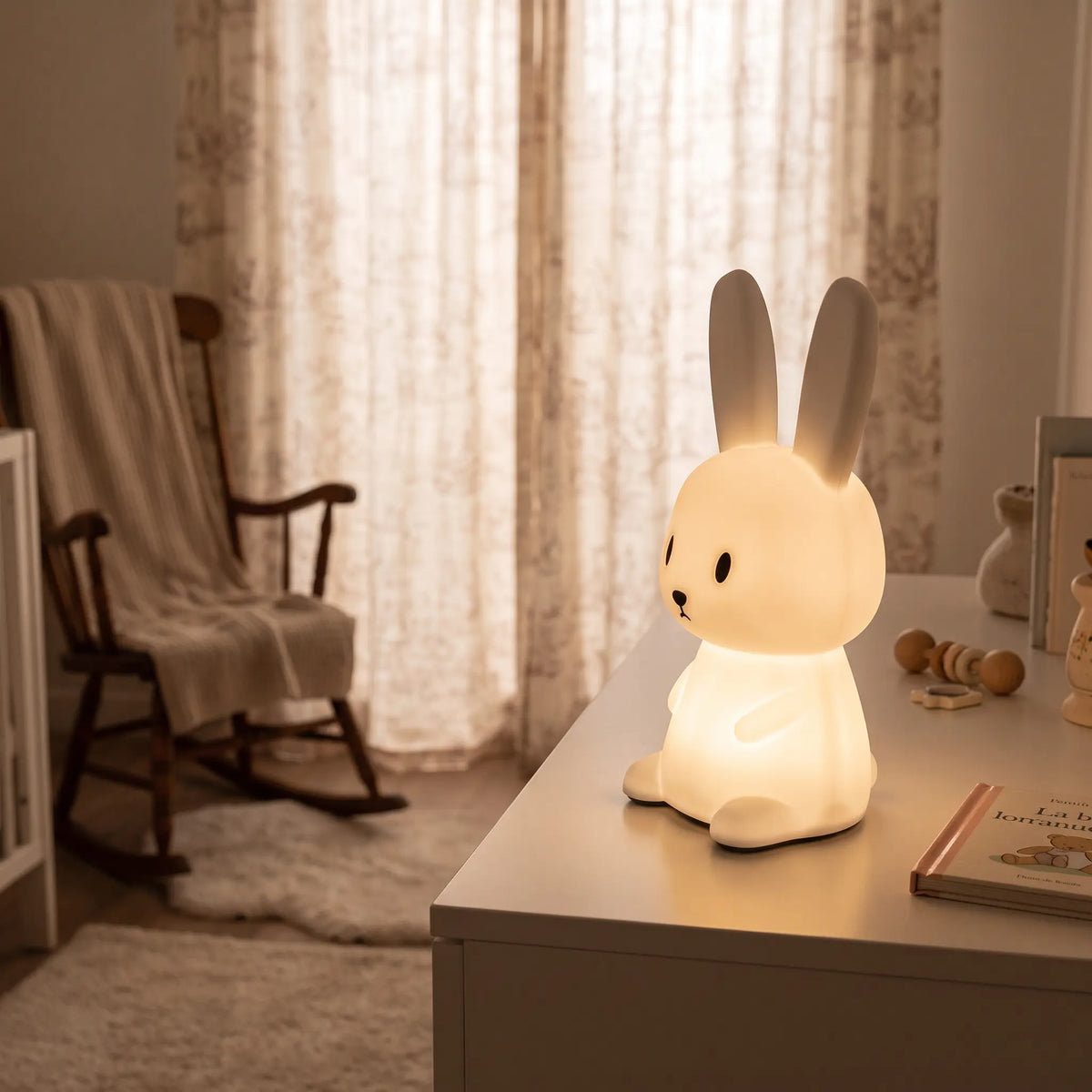 Veilleuse lapin en silicone Halume, vue de profil