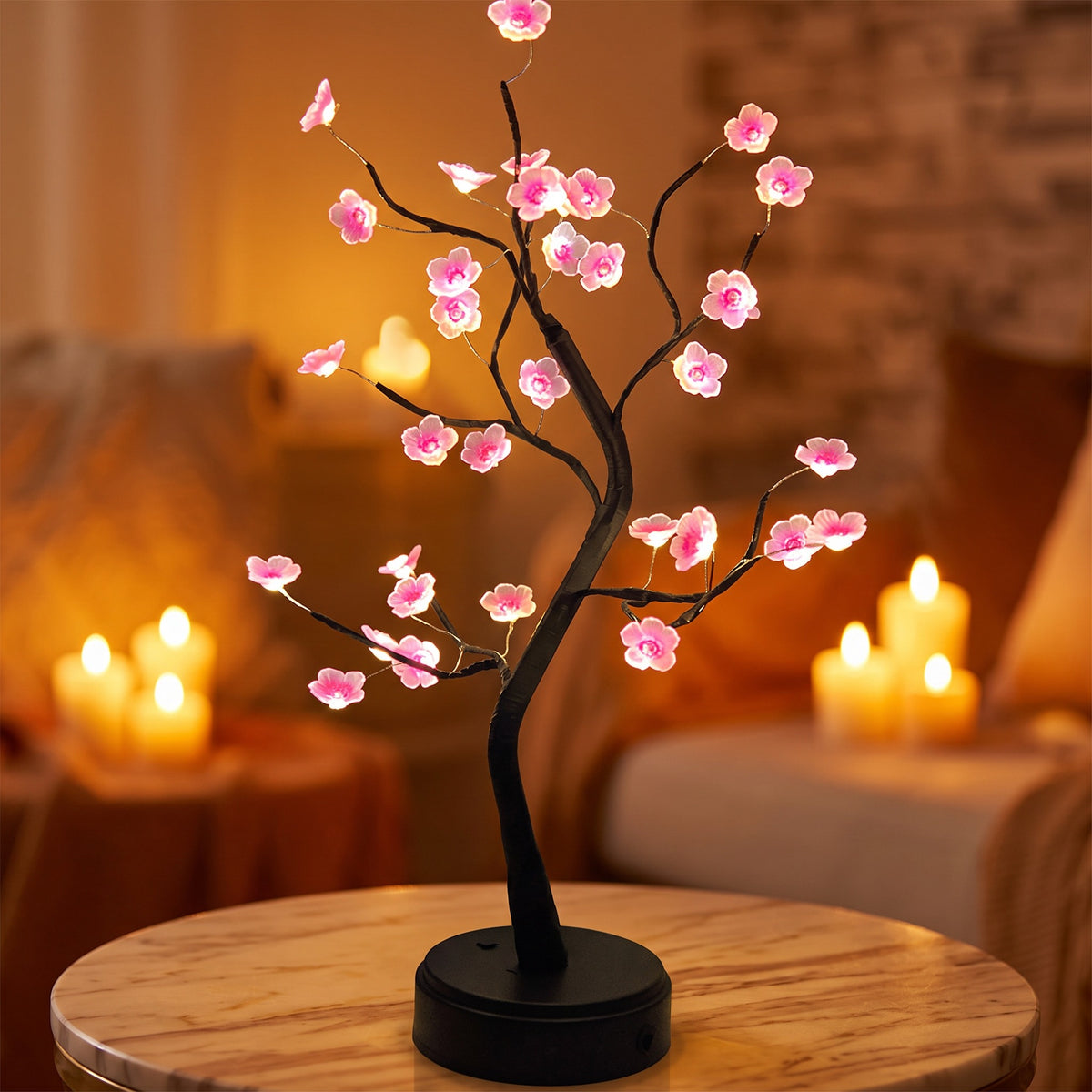 Lampe bonsaï fleurs de cerisier Halume Sakura, vue de profil sur une table en marbre