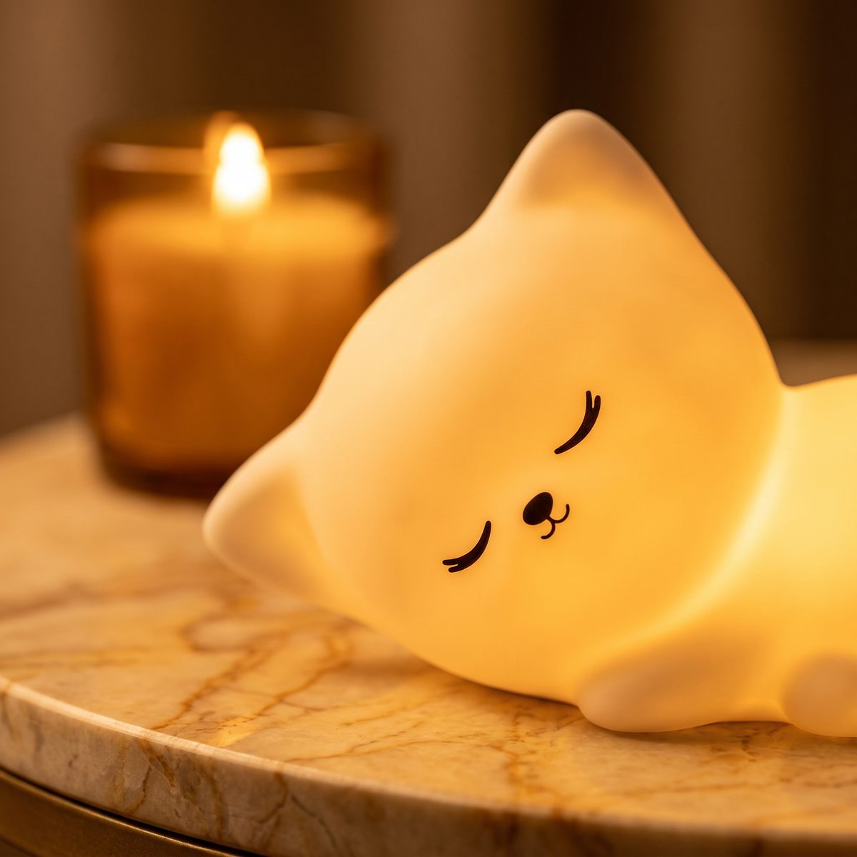 Veilleuse Chat en silicone, gros plan visage, lumière bougie