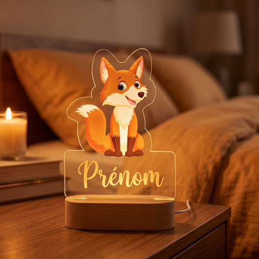 Veilleuse personnalisée Renard en pléxiglas, prénom lumineux, gros plan table de chevet