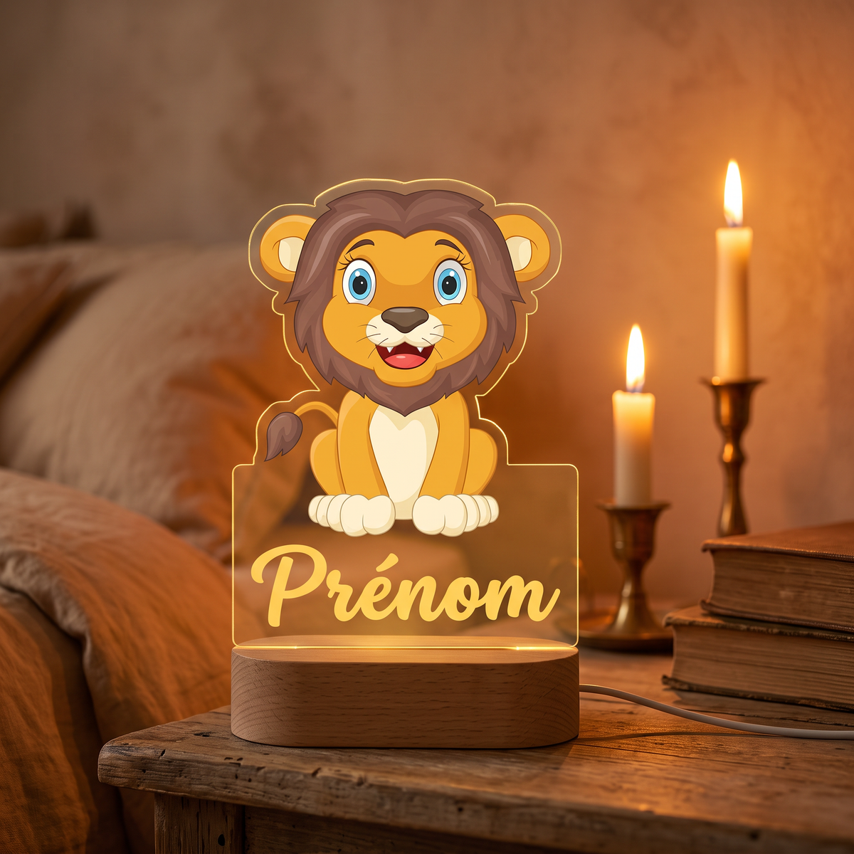 Veilleuse personnalisée Lion en pléxiglas, prénom lumineux, gros plan table de chevet