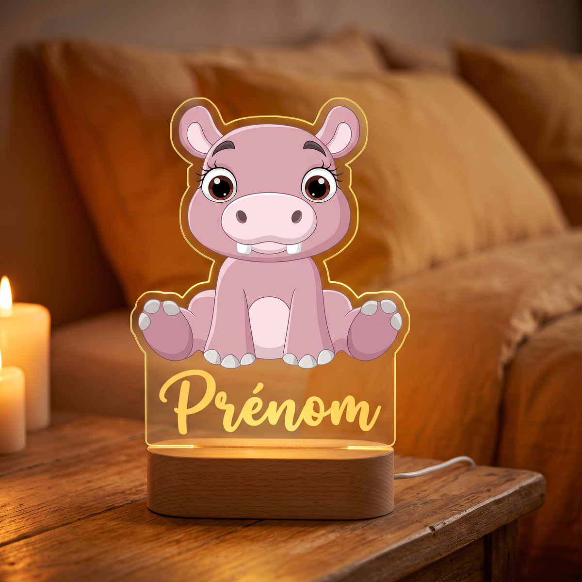 Veilleuse personnalisée Hippopotame en pléxiglas, prénom lumineux, gros plan table de chevet